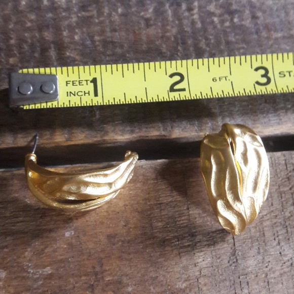 Vintage Norma Jean Gold Earrings - Picture 5 of 5
